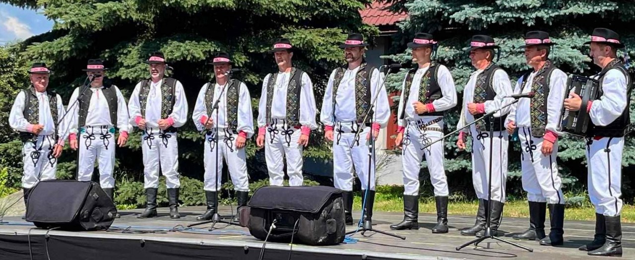 Mužská spevácka skupina FS Hermanovčan v Heľpe